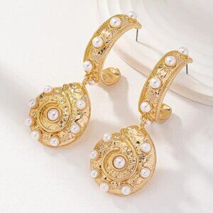 Womens Earrings Pierced Sea Shell Faux Pearl Gold Tone Chandelier Beach Ocean